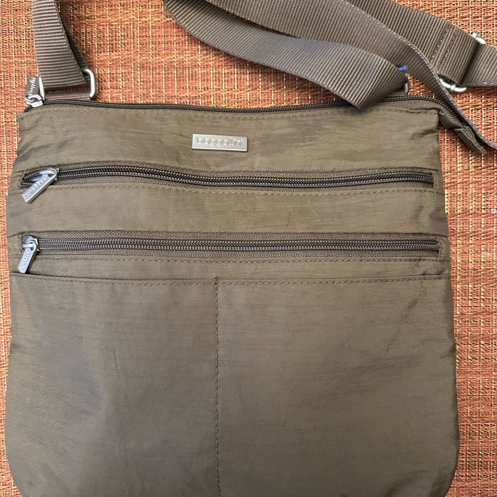 BAGGALLINI BOGO, 2 Crossbody Organizers for price of 1- BUY 1 REPOSH 1 Medium - Picture 8 of 11